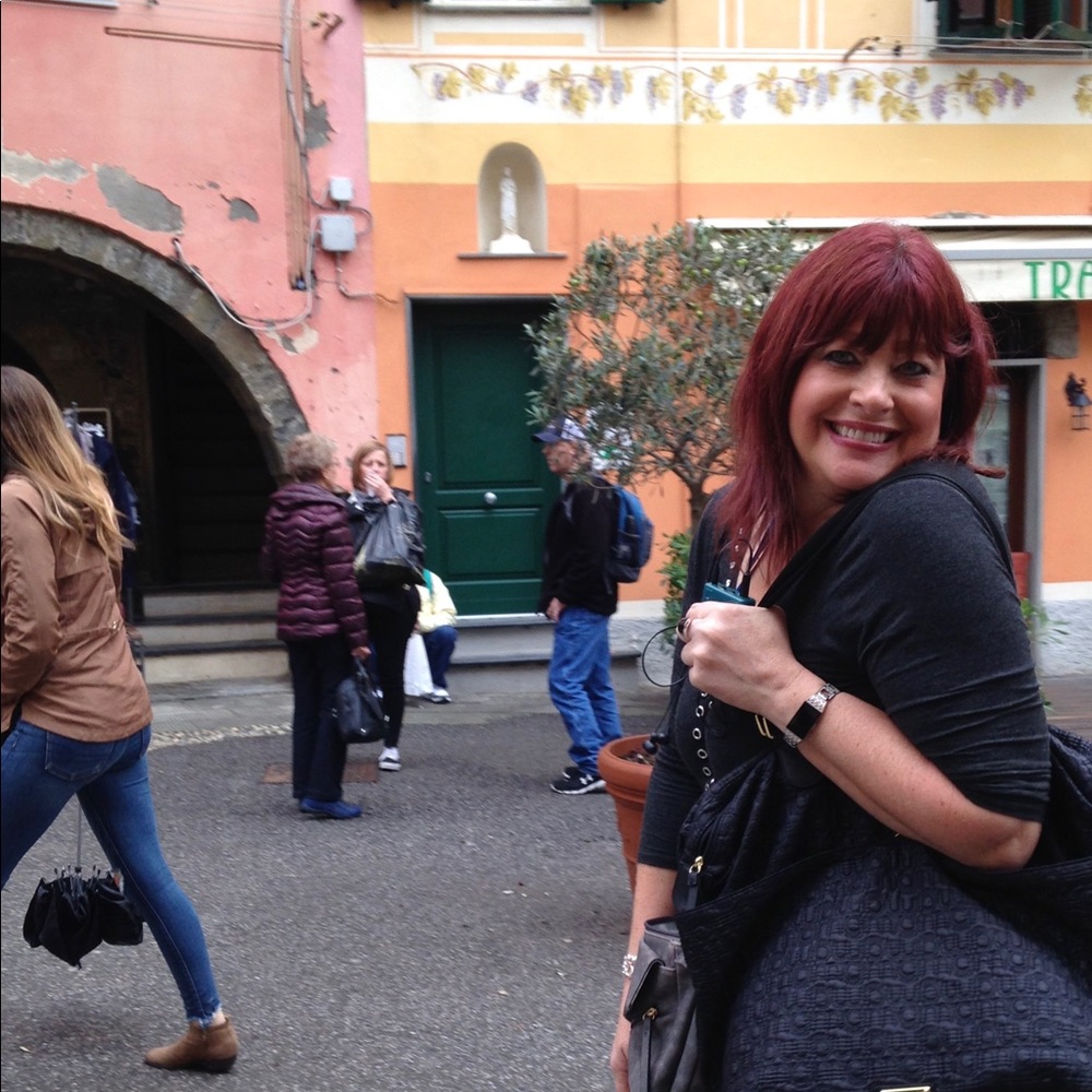 Meet your Posher, Laurie